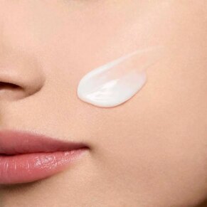 Kem điều trị mụn Clarins BRIGHT PLUS gel-crema hidratante antimanchas