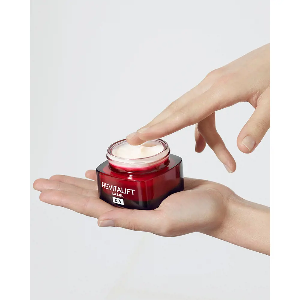 Kem dưỡng ban ngày L'Oréal Paris Revitalift Laser X3 3 L'Oréal París REVITALIFT LASER X3 crema día Kem chống lão hóa & Điều trị chống nhăn