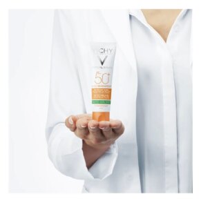 Kem điều tiết bã nhờn Vichy Laboratoires CAPITAL SOLEIL matifiant 3-en-1 SPF50+