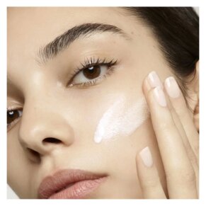 Yves Saint Laurent PURE SHOTS airthin UV defender Điều trị da mặt dưỡng ẩm